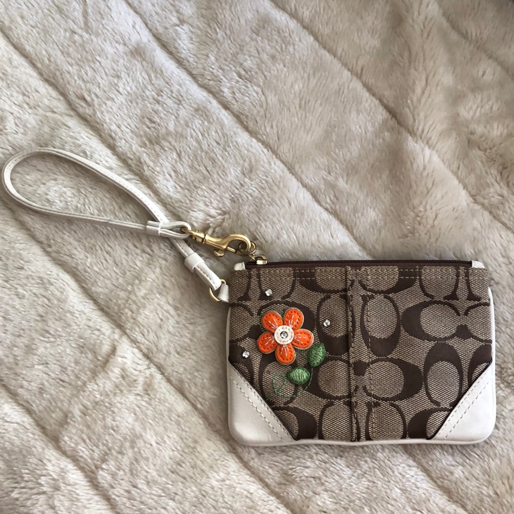 Small wristlet